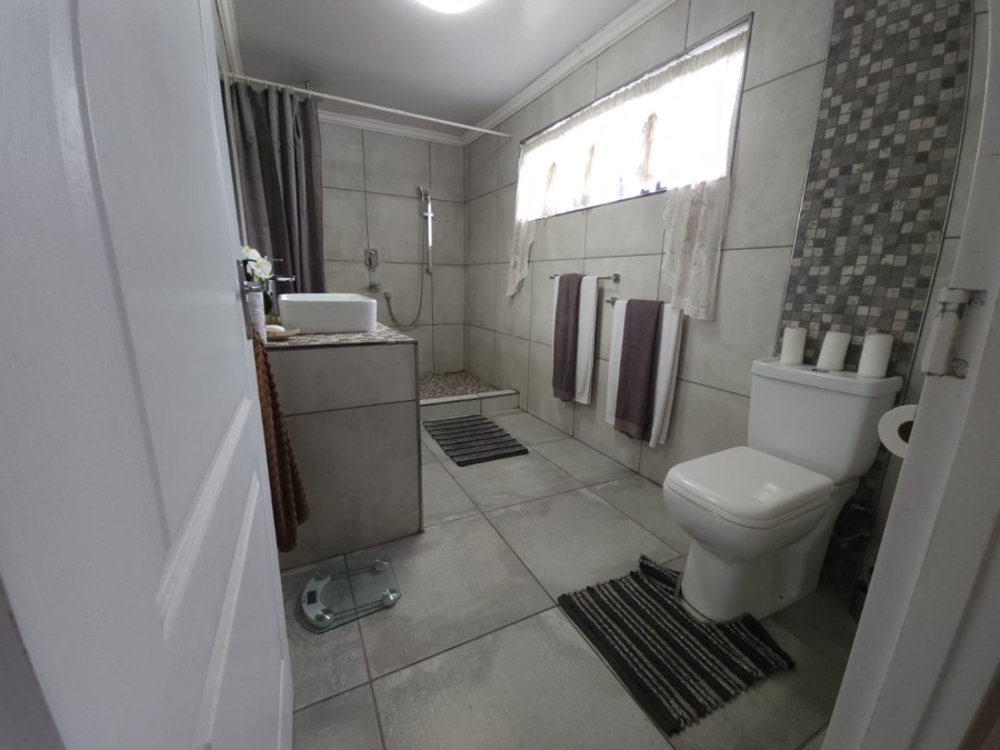 3 Bedroom Property for Sale in Loucharmante Western Cape